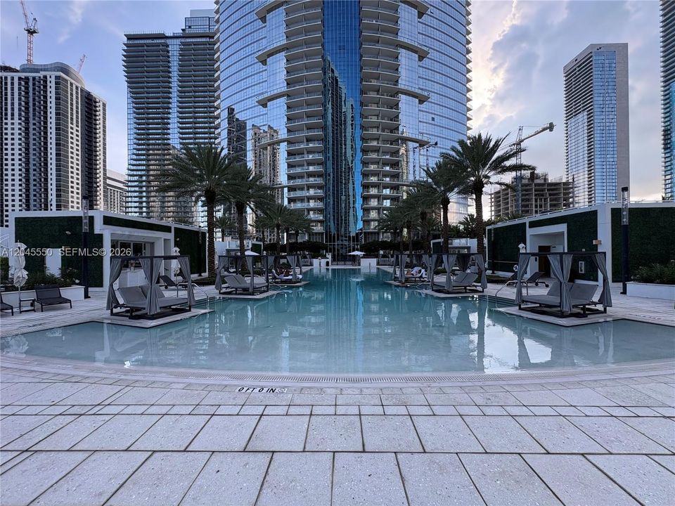 For Rent: $4,800 (1 beds, 2 baths, 1173 Square Feet)
