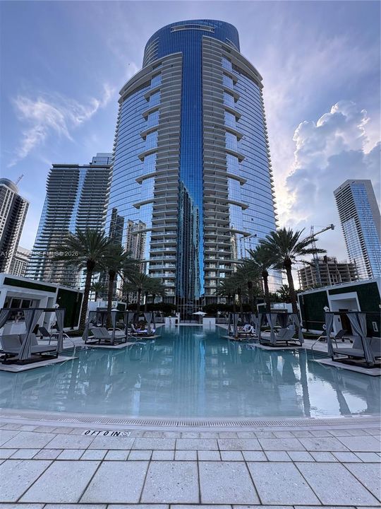 For Rent: $4,800 (1 beds, 2 baths, 1173 Square Feet)