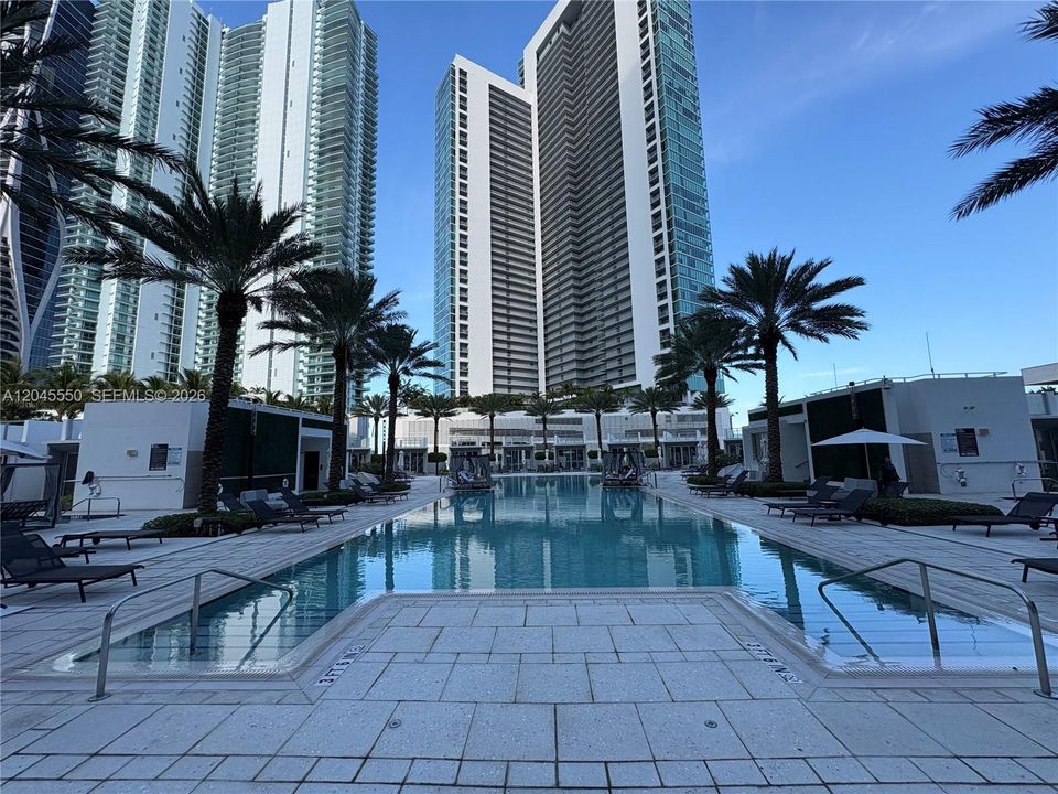 For Rent: $4,800 (1 beds, 2 baths, 1173 Square Feet)