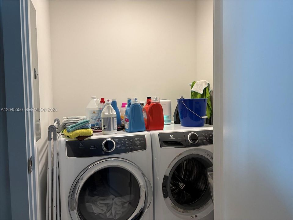 For Rent: $4,800 (1 beds, 2 baths, 1173 Square Feet)
