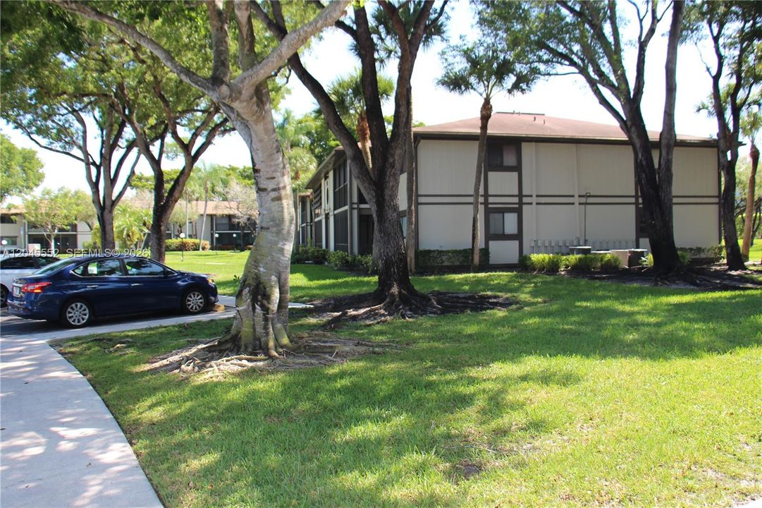 For Sale: $197,000 (2 beds, 2 baths, 820 Square Feet)