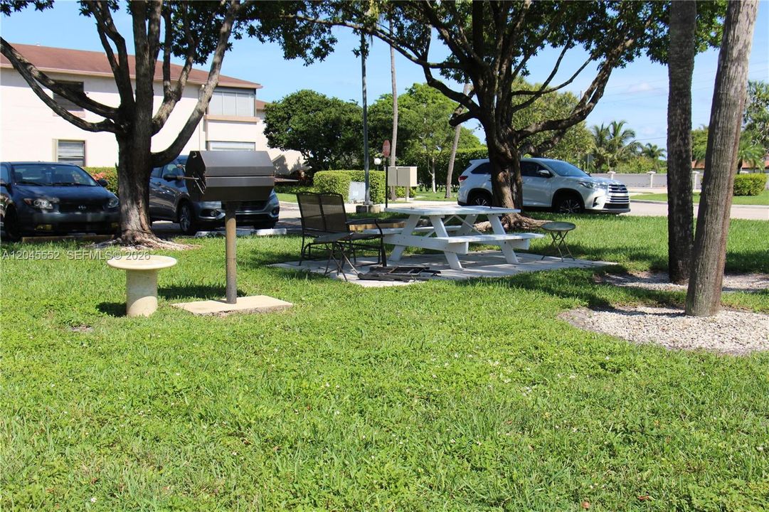 For Sale: $197,000 (2 beds, 2 baths, 820 Square Feet)