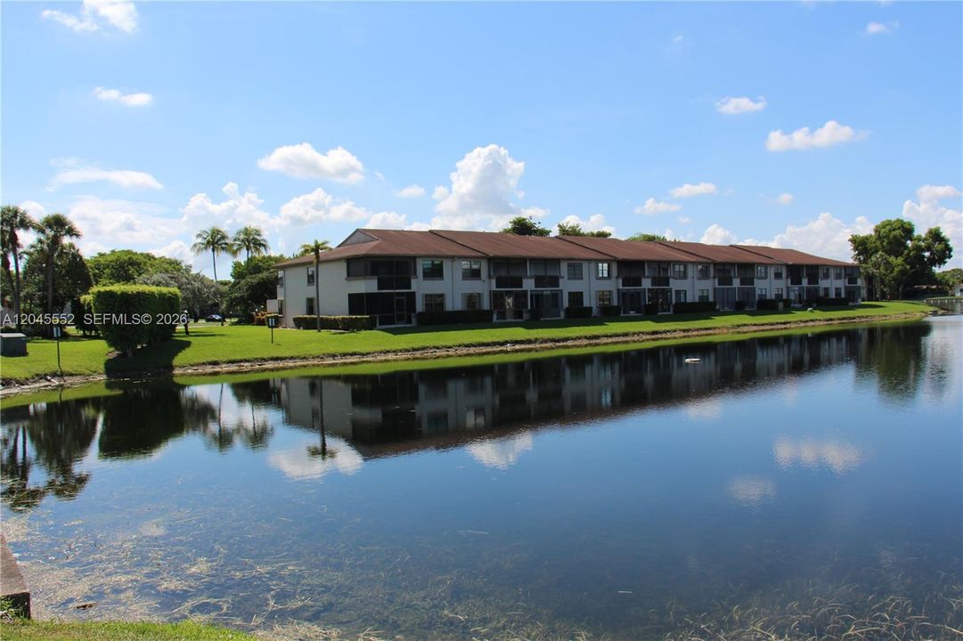 For Sale: $197,000 (2 beds, 2 baths, 820 Square Feet)