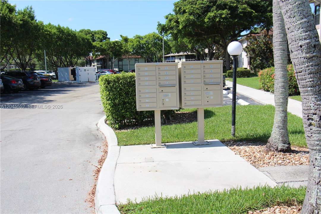 For Sale: $197,000 (2 beds, 2 baths, 820 Square Feet)