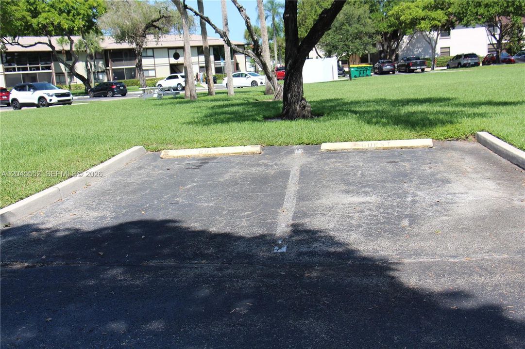 For Sale: $197,000 (2 beds, 2 baths, 820 Square Feet)