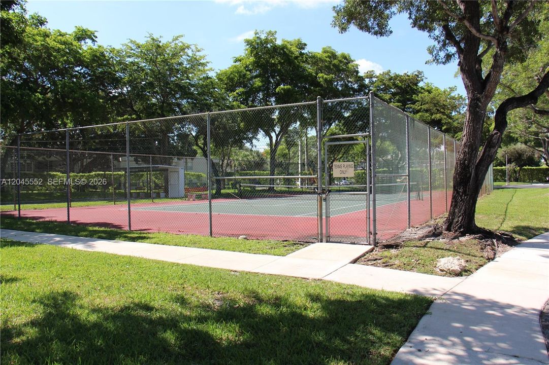 For Sale: $197,000 (2 beds, 2 baths, 820 Square Feet)
