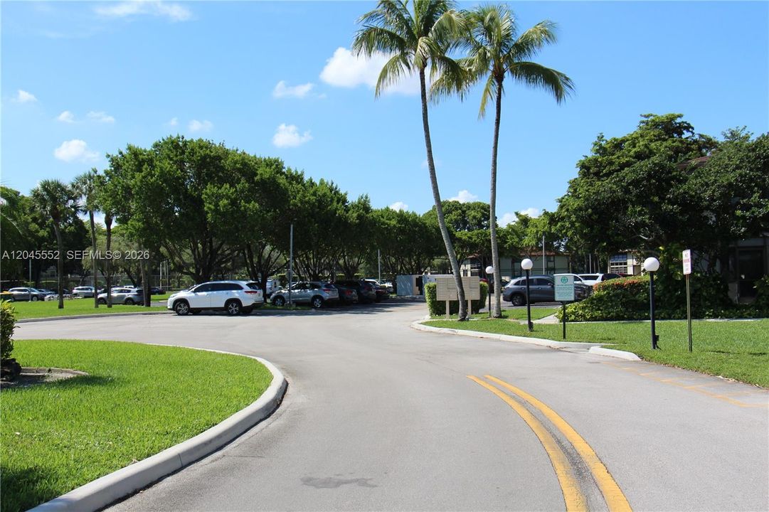 For Sale: $197,000 (2 beds, 2 baths, 820 Square Feet)