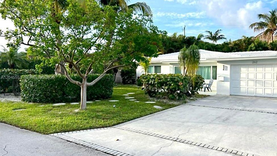 For Sale: $1,290,000 (2 beds, 3 baths, 1411 Square Feet)