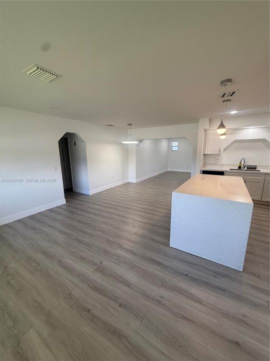 В аренду: $3,200 (3 спален, 2 ванн, 1377 Квадратных фут)