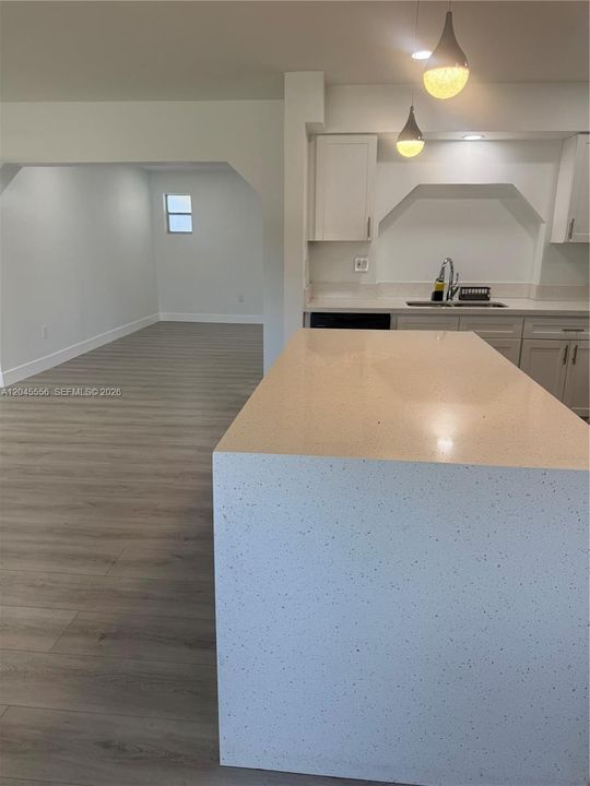 В аренду: $3,200 (3 спален, 2 ванн, 1377 Квадратных фут)