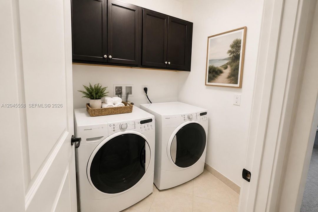 For Sale: $655,000 (3 beds, 2 baths, 2025 Square Feet)