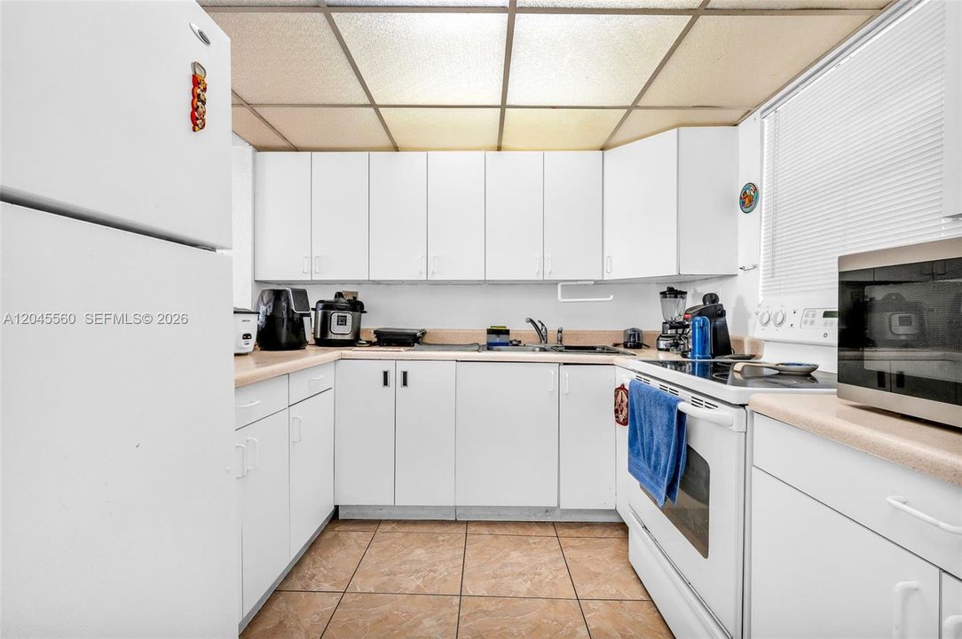 На продажу: $240 (2 спален, 1 ванн, 1062 Квадратных фут)