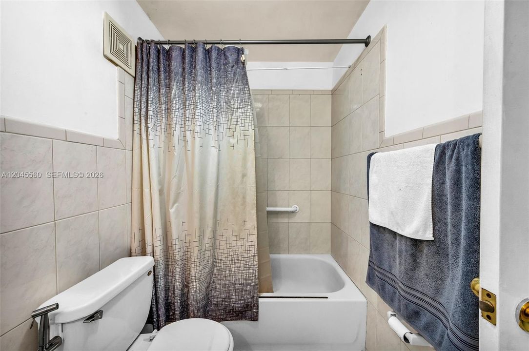 На продажу: $240 (2 спален, 1 ванн, 1062 Квадратных фут)