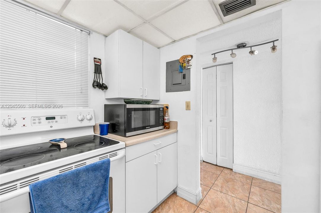 На продажу: $240 (2 спален, 1 ванн, 1062 Квадратных фут)