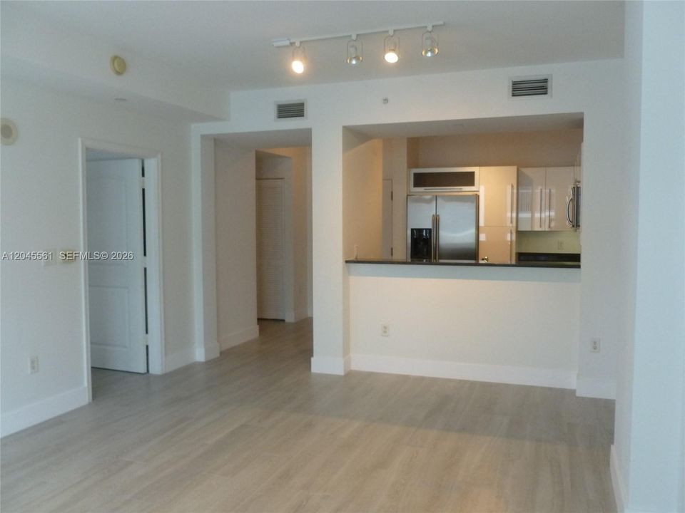 For Rent: $2,400 (1 beds, 1 baths, 759 Square Feet)