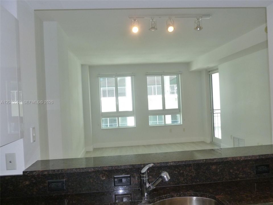 For Rent: $2,400 (1 beds, 1 baths, 759 Square Feet)