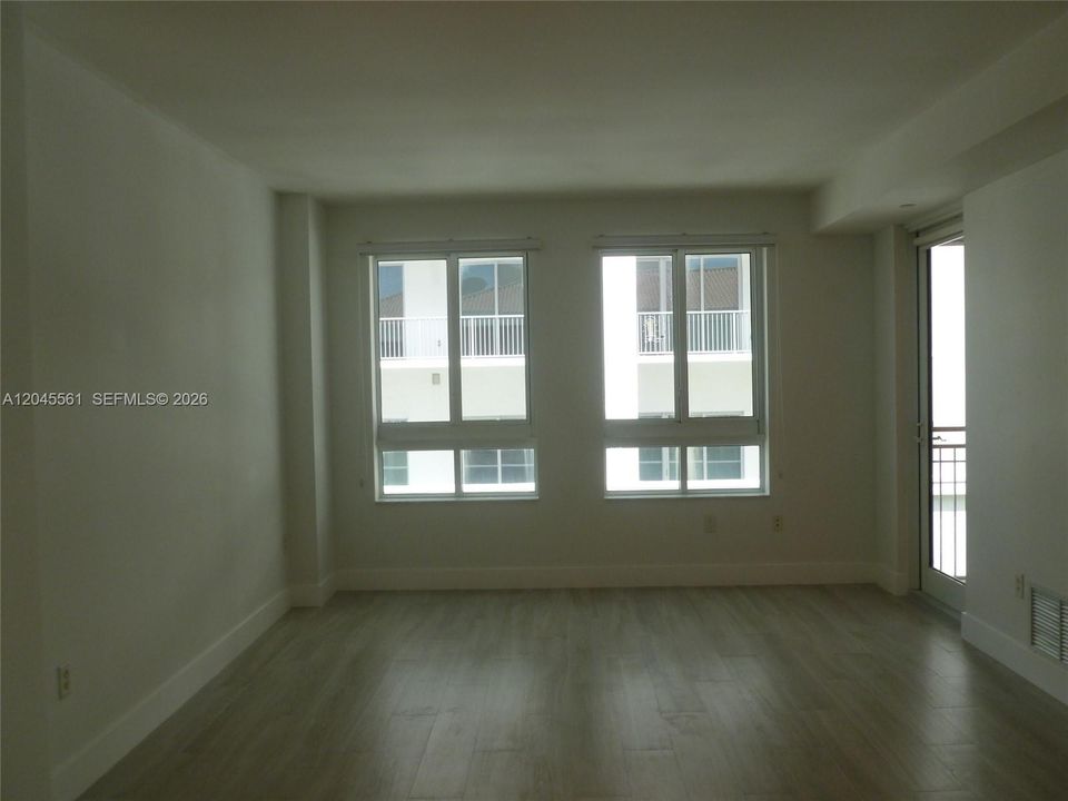 For Rent: $2,400 (1 beds, 1 baths, 759 Square Feet)