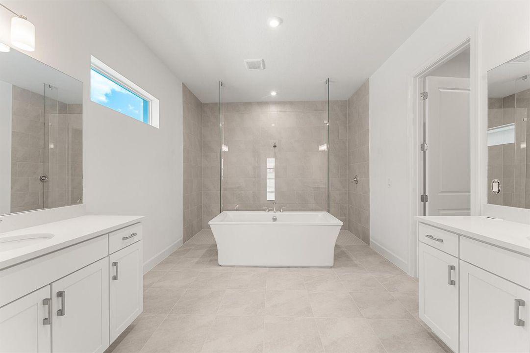 US_SEF_GRAND_LOT 244_OWNERS BATH