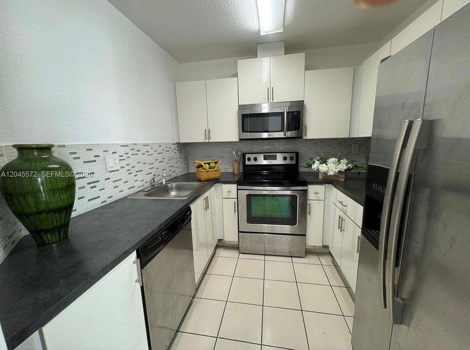 For Rent: $2,690 (3 beds, 2 baths, 1229 Square Feet)