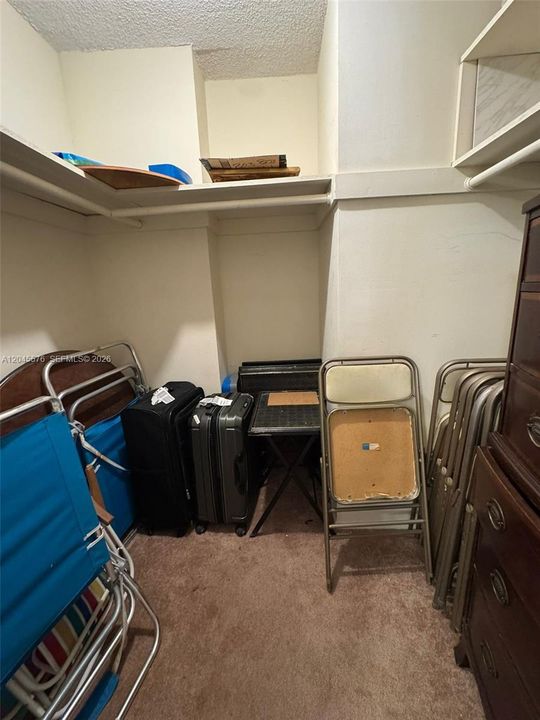CLOSET