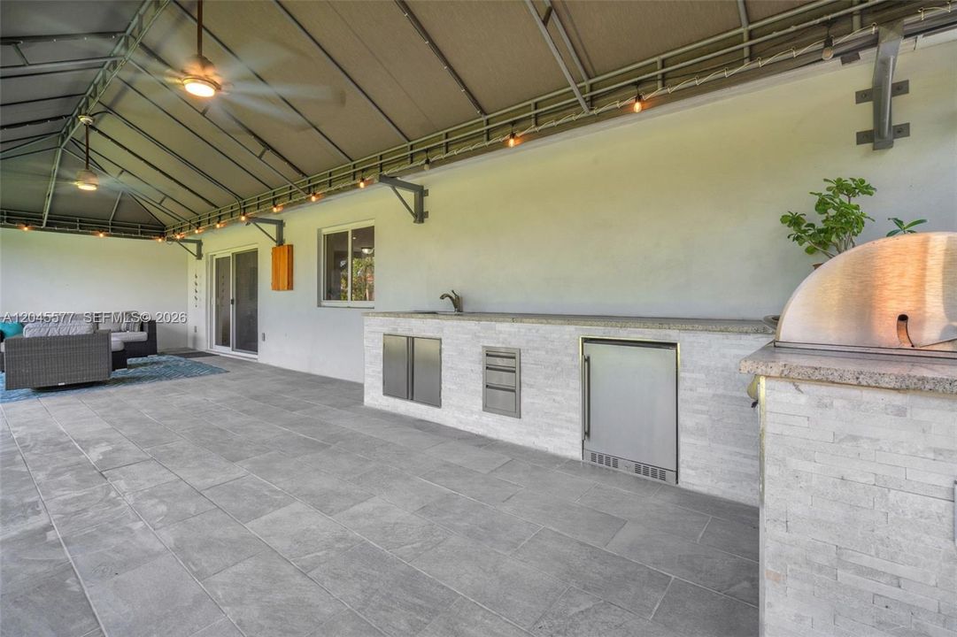 outdoor kitchen