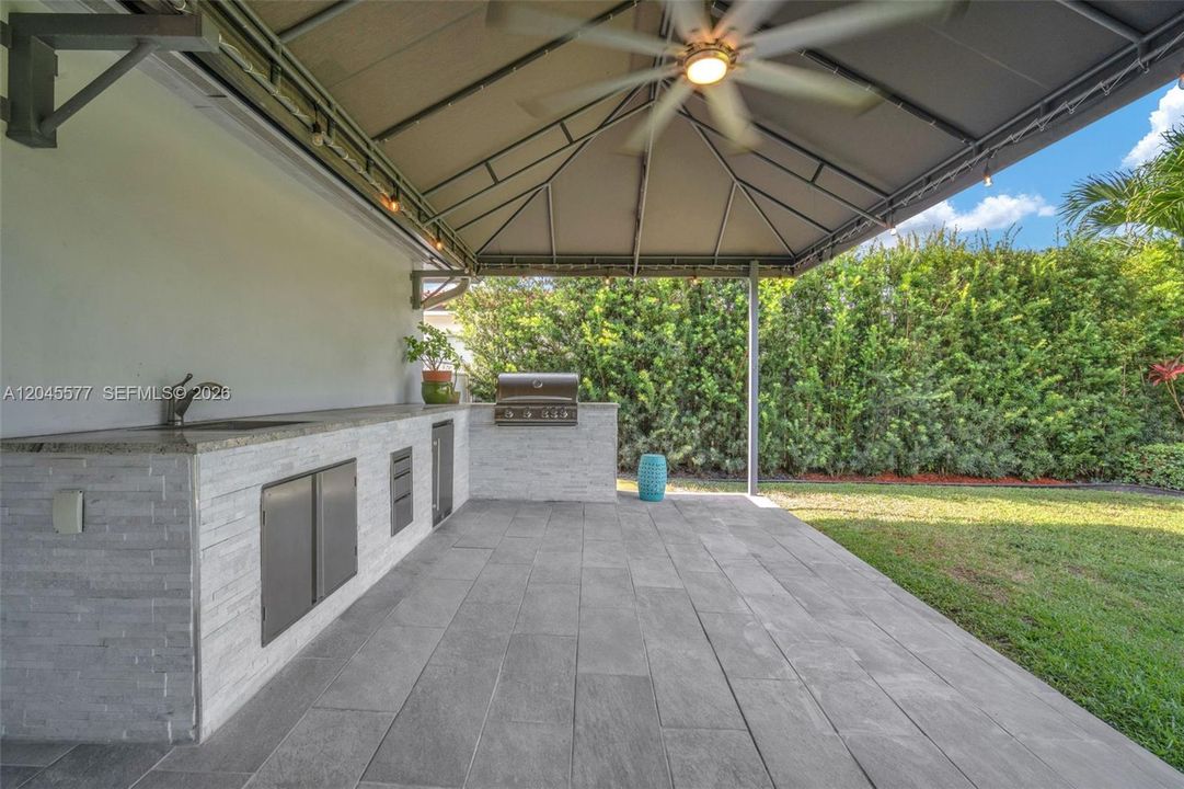outdoor kitchen