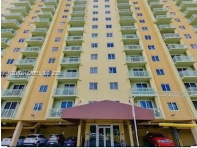 For Sale: $325,000 (2 beds, 2 baths, 917 Square Feet)