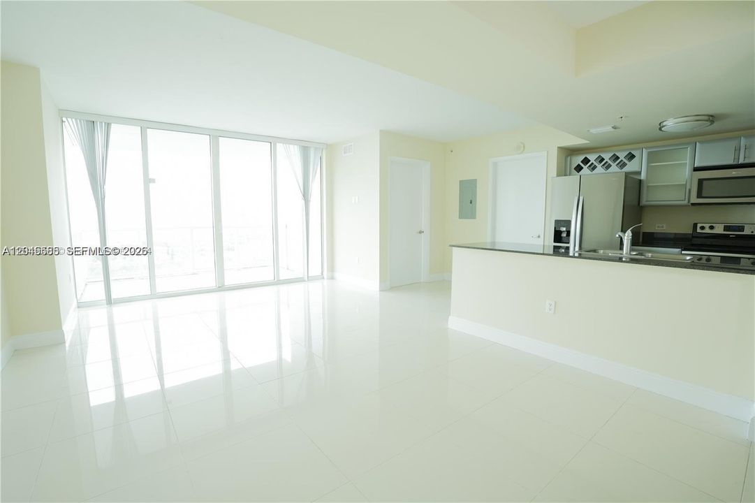 В аренду: $2,500 (2 спален, 2 ванн, 935 Квадратных фут)