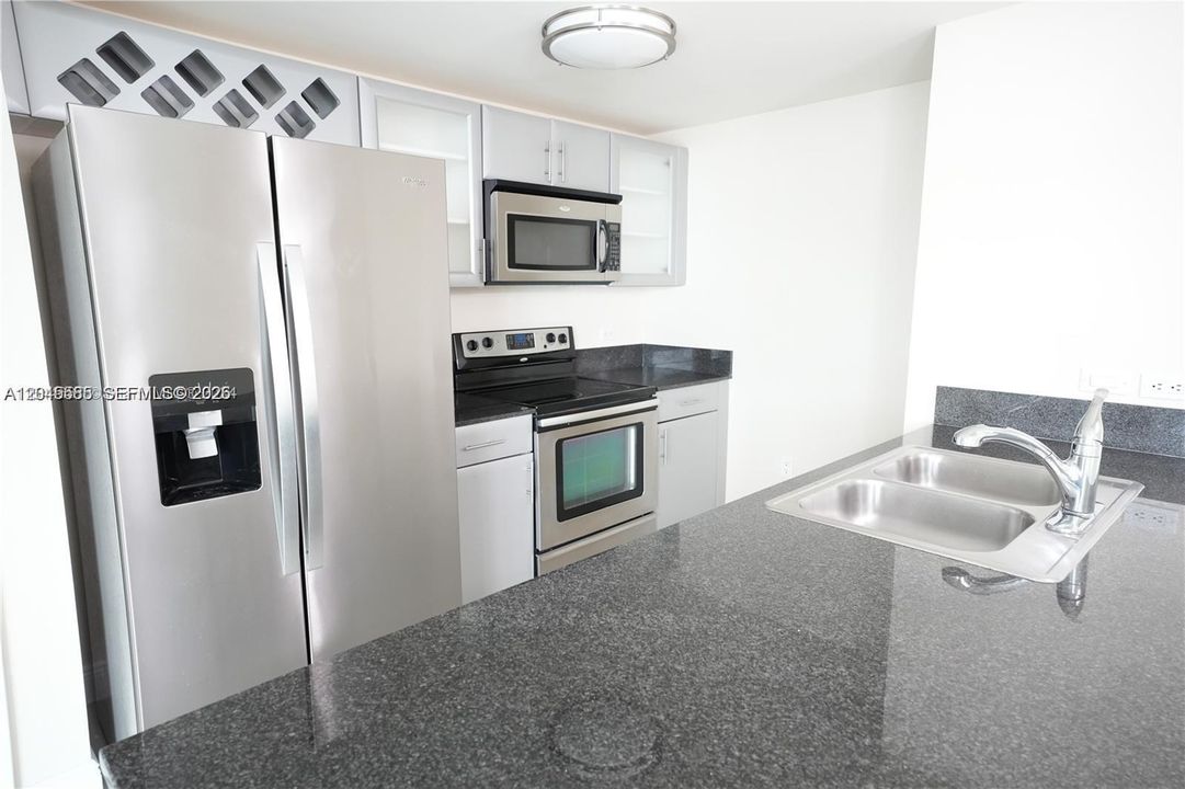 В аренду: $2,500 (2 спален, 2 ванн, 935 Квадратных фут)