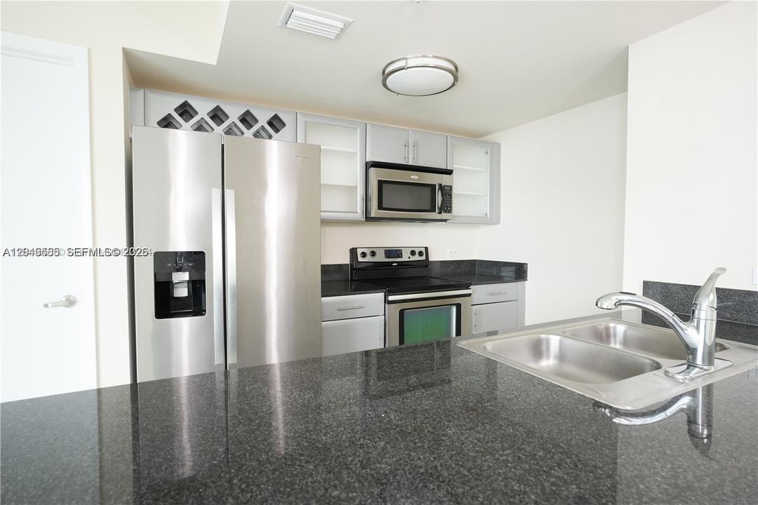 В аренду: $2,500 (2 спален, 2 ванн, 935 Квадратных фут)