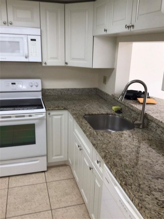 В аренду: $2,300 (2 спален, 2 ванн, 936 Квадратных фут)