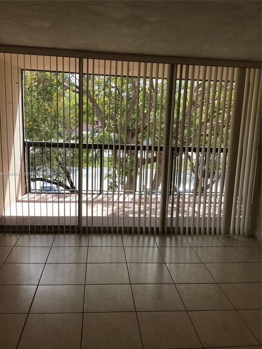В аренду: $2,300 (2 спален, 2 ванн, 936 Квадратных фут)