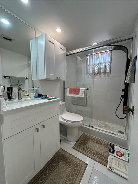 На продажу: $139,999 (1 спален, 1 ванн, 650 Квадратных фут)