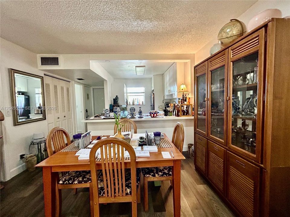 На продажу: $139,999 (1 спален, 1 ванн, 650 Квадратных фут)