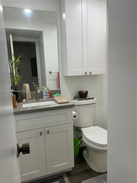 На продажу: $139,999 (1 спален, 1 ванн, 650 Квадратных фут)
