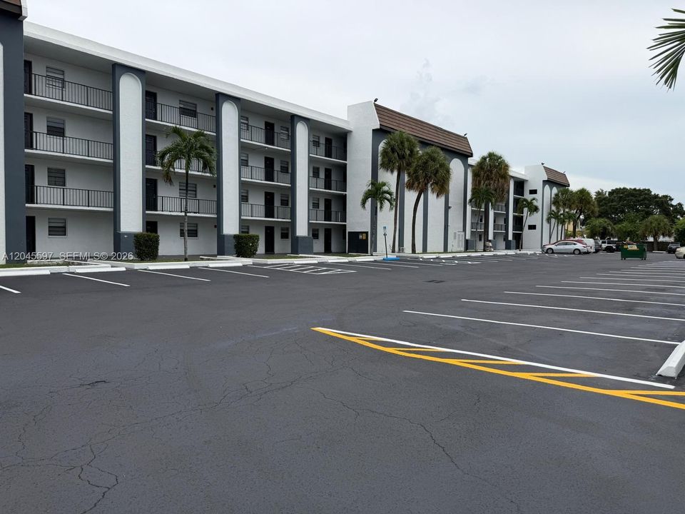 For Rent: $1,949 (2 beds, 2 baths, 900 Square Feet)