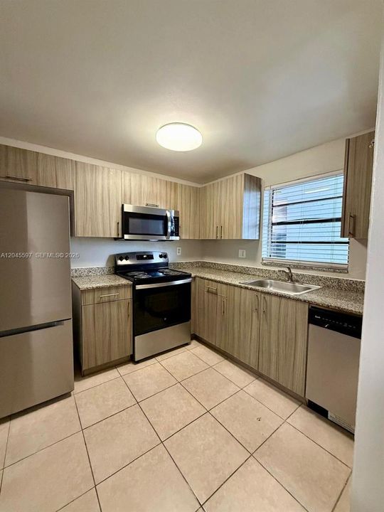 For Rent: $1,949 (2 beds, 2 baths, 900 Square Feet)
