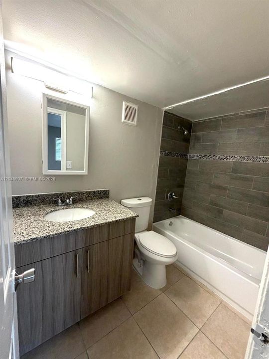 For Rent: $1,949 (2 beds, 2 baths, 900 Square Feet)