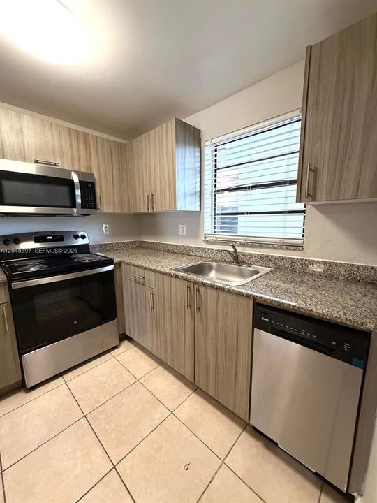 For Rent: $1,949 (2 beds, 2 baths, 900 Square Feet)