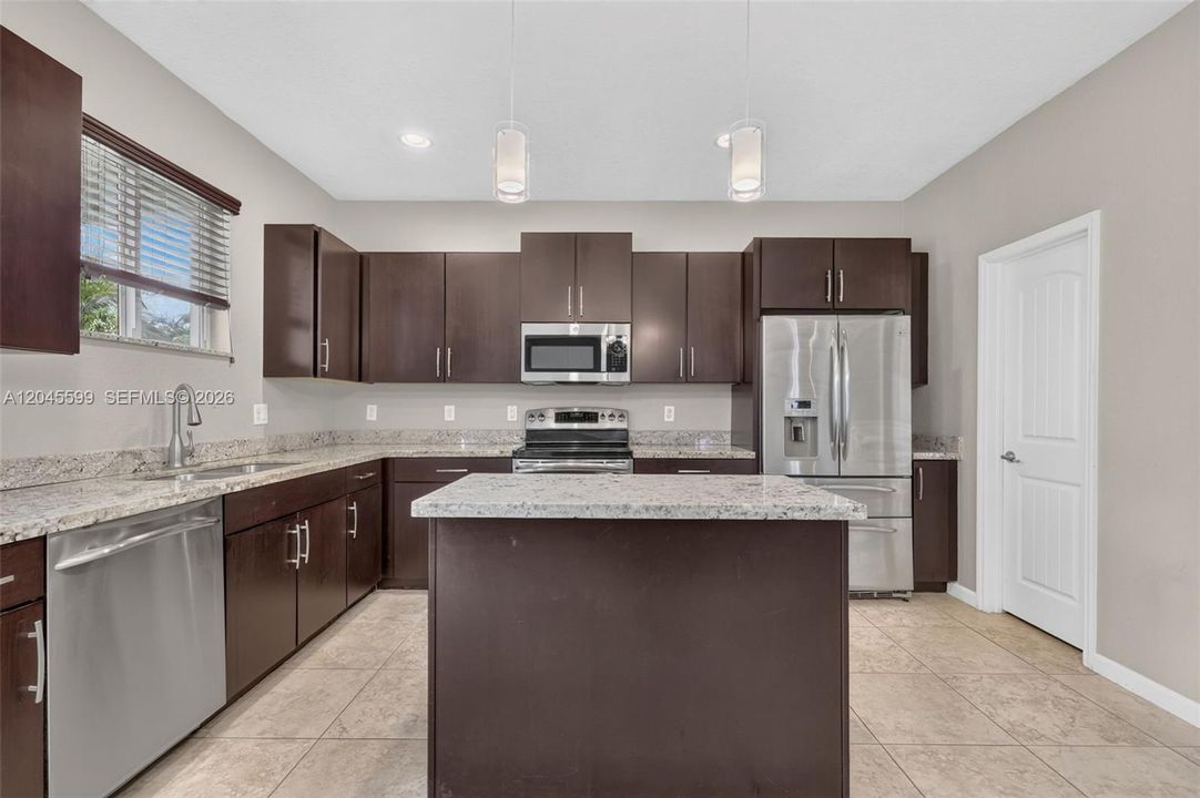 В аренду: $4,850 (5 спален, 3 ванн, 3116 Квадратных фут)