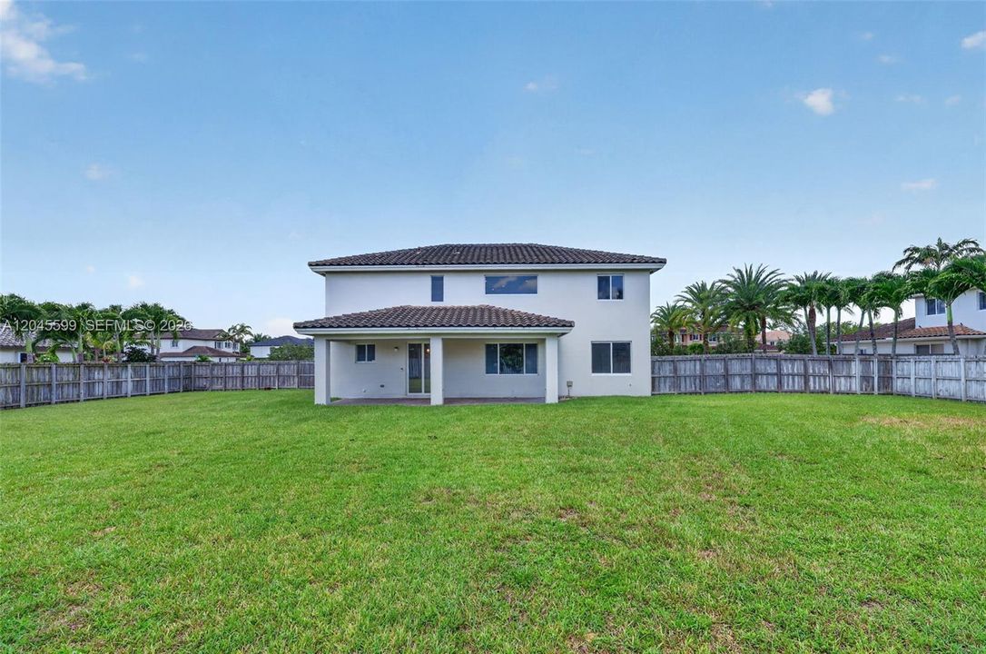 В аренду: $4,850 (5 спален, 3 ванн, 3116 Квадратных фут)
