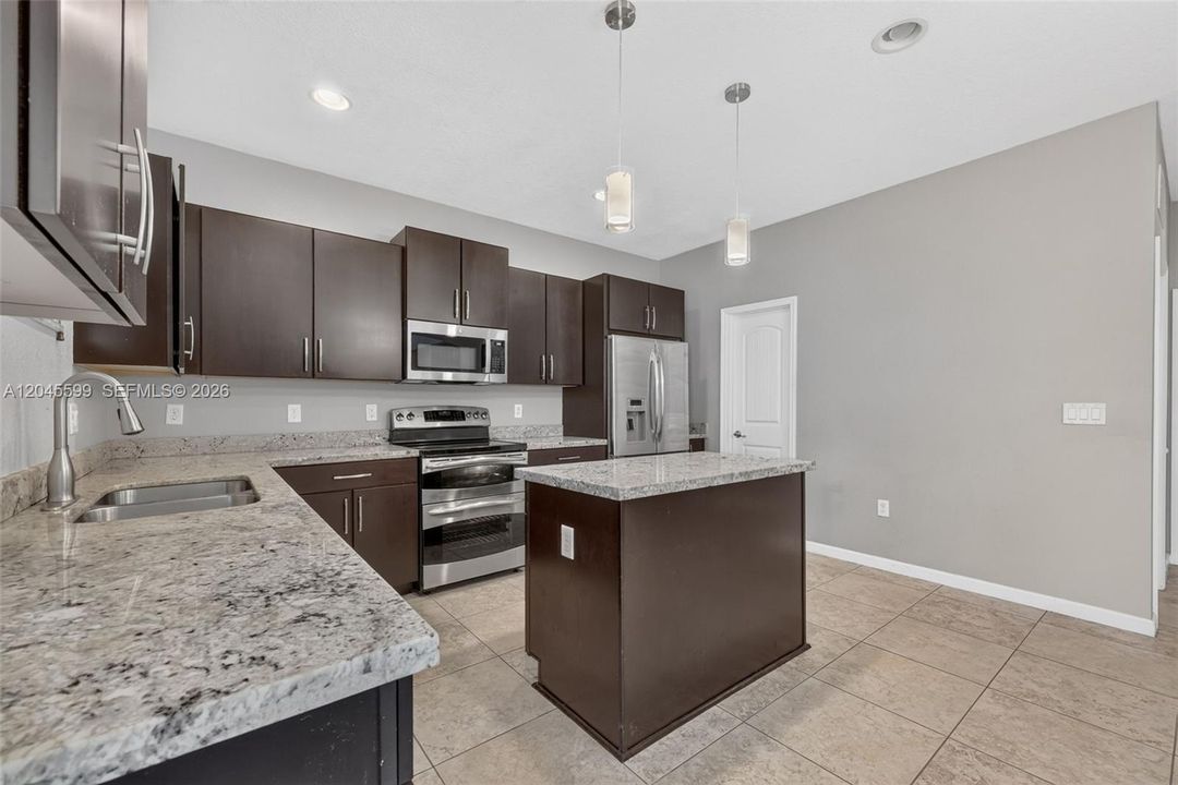 В аренду: $4,850 (5 спален, 3 ванн, 3116 Квадратных фут)
