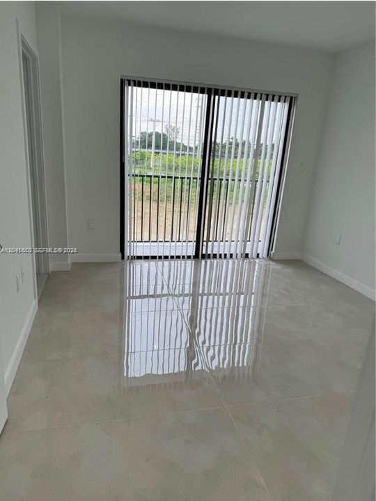 В аренду: $2,800 (4 спален, 3 ванн, 1398 Квадратных фут)