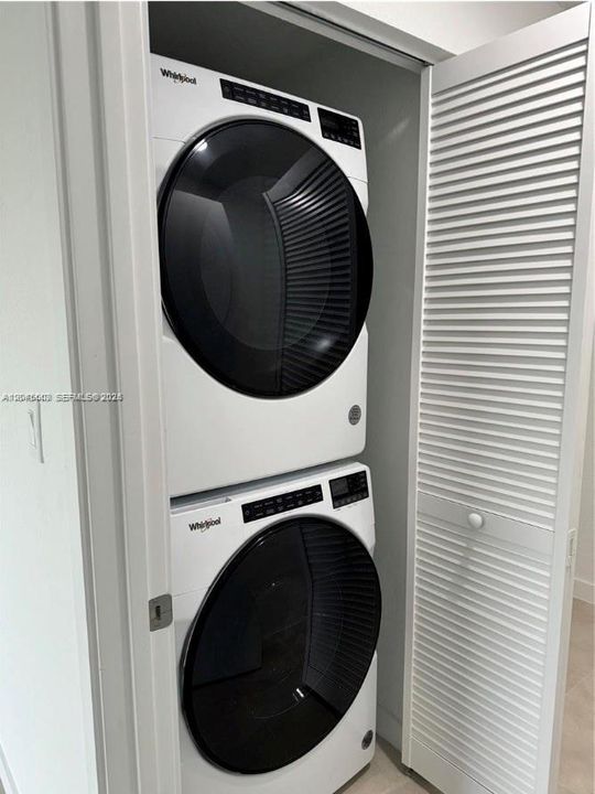 В аренду: $2,800 (4 спален, 3 ванн, 1398 Квадратных фут)