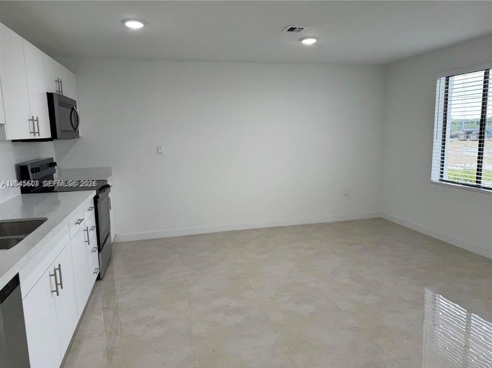 В аренду: $2,800 (4 спален, 3 ванн, 1398 Квадратных фут)