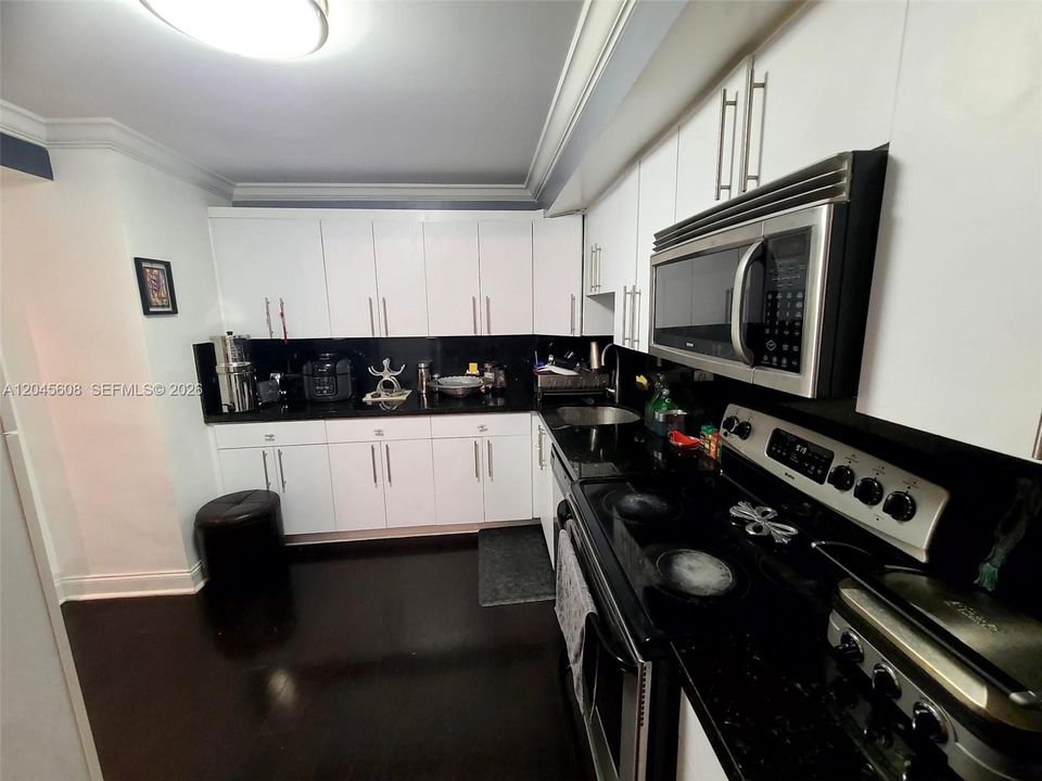For Rent: $5,500 (3 beds, 3 baths, 1674 Square Feet)