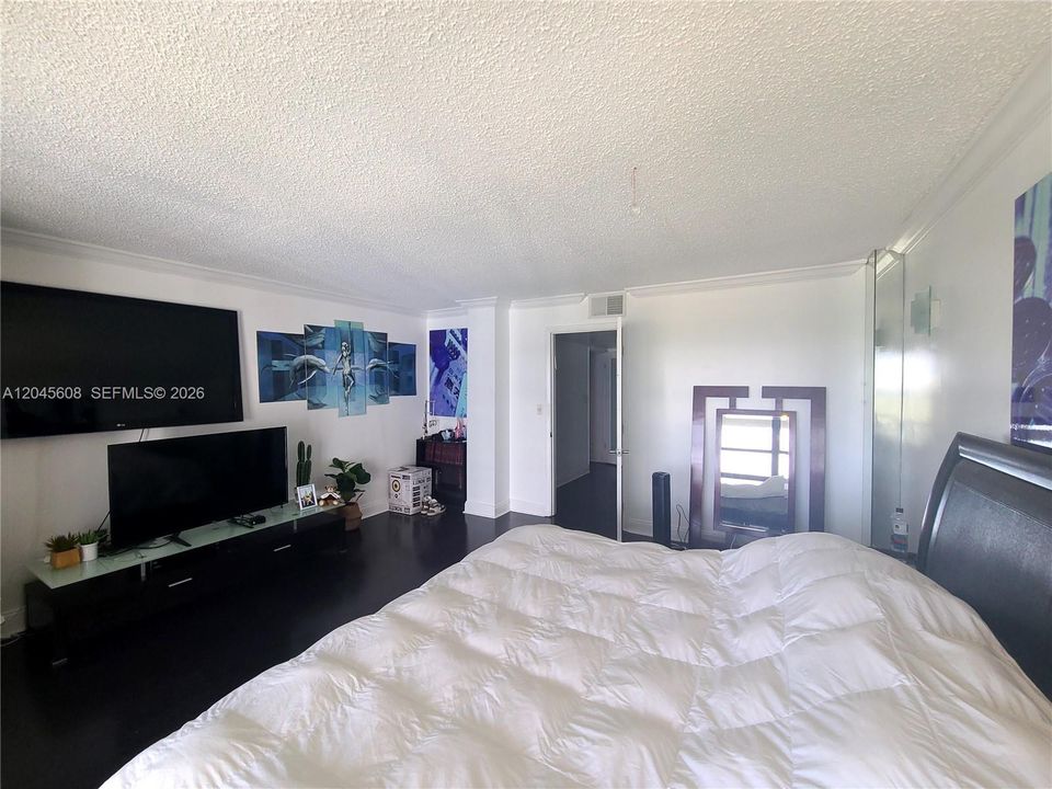 For Rent: $5,500 (3 beds, 3 baths, 1674 Square Feet)