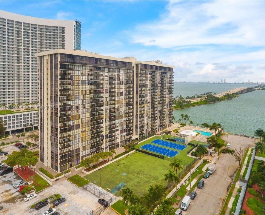 For Rent: $5,500 (3 beds, 3 baths, 1674 Square Feet)
