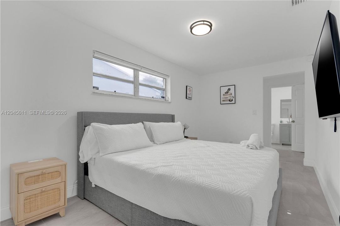 Active With Contract: $799,000 (4 beds, 3 baths, 2131 Square Feet)