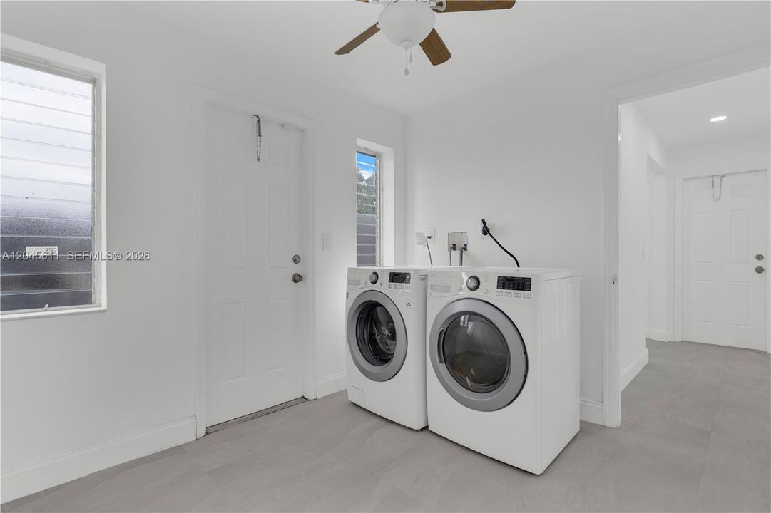 Active With Contract: $799,000 (4 beds, 3 baths, 2131 Square Feet)